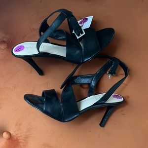 NWT 8.5 SANDALS
